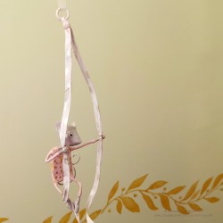 Mobile petite souris de cirque en papier mâché