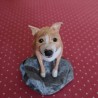 Sculpture chien en papier mâché.