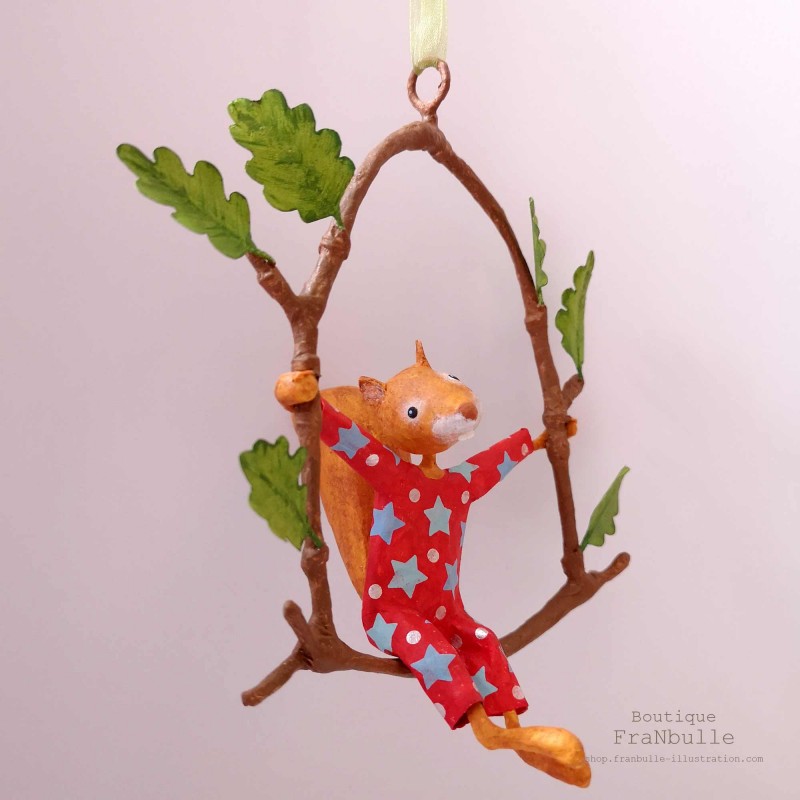 Mobile écureuil en papier mâché "Victor"