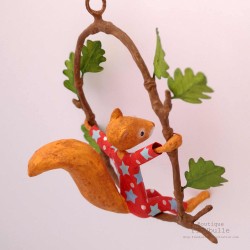 Mobile écureuil en papier mâché "Victor"