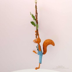 Mobile écureuil en papier mâché